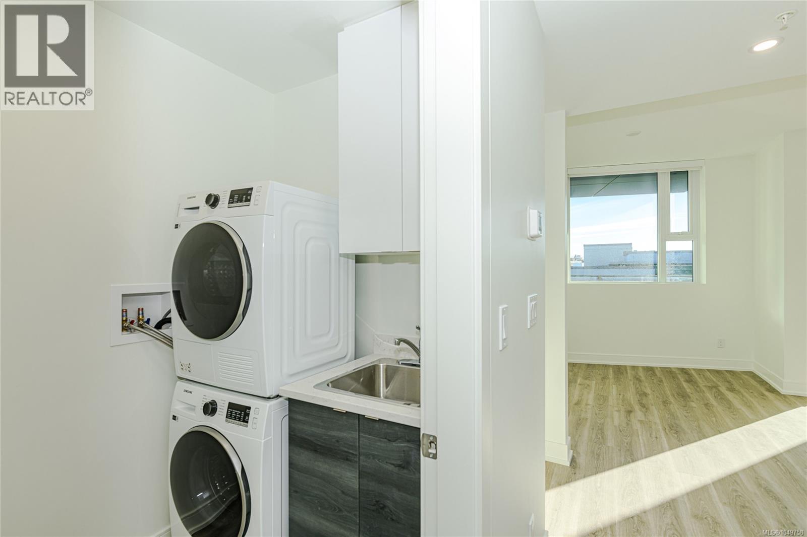904 1628 Store St Property Photo 31