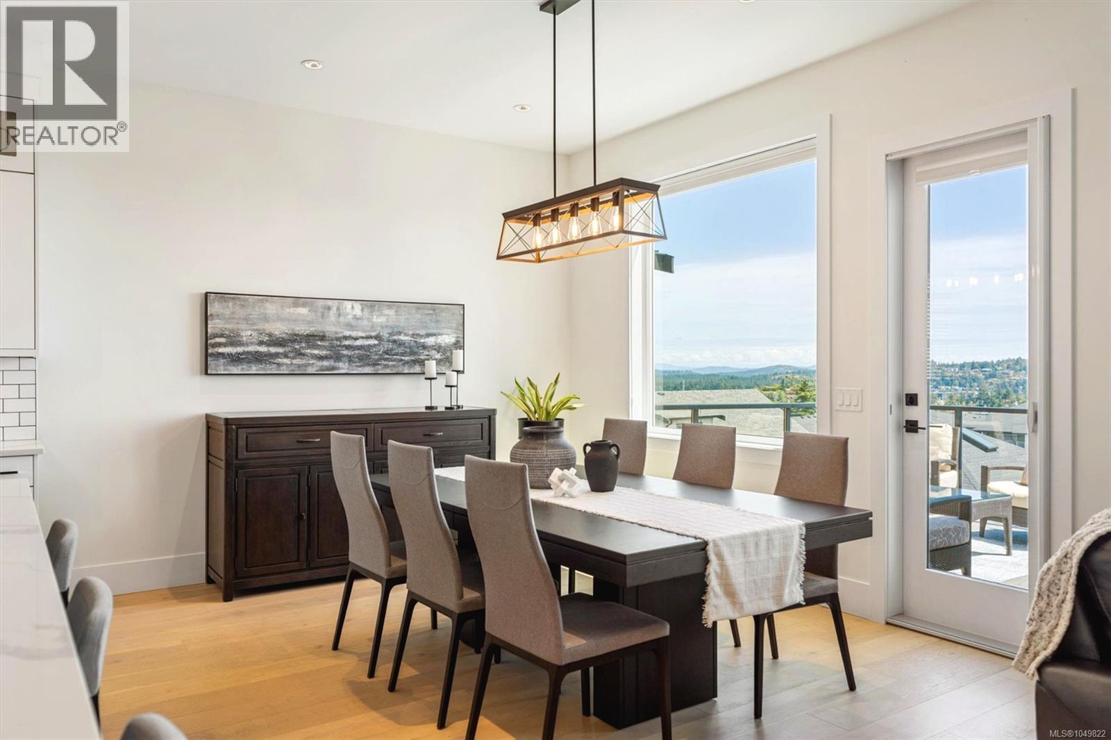 2423 Azurite Cres Property Photo 4
