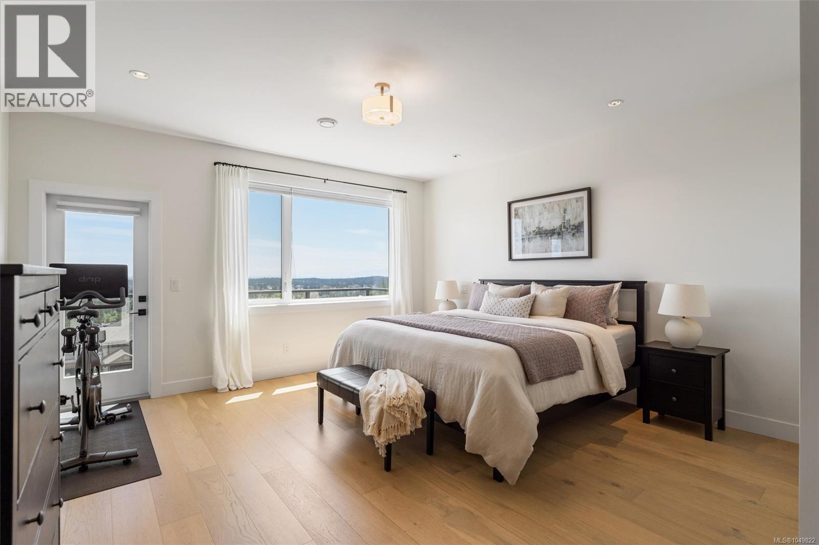 2423 Azurite Cres Property Photo 16