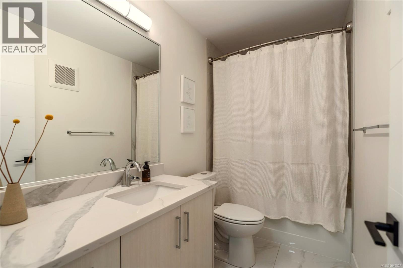 2423 Azurite Cres Property Photo 37