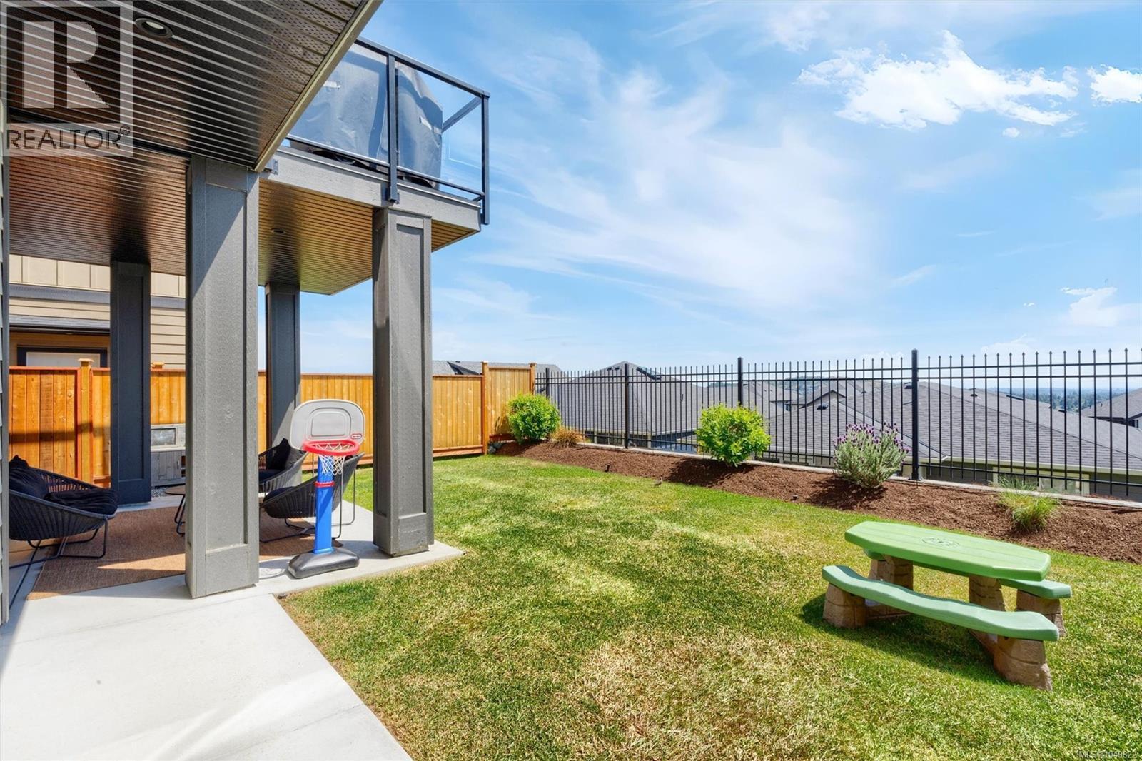 2423 Azurite Cres Property Photo 46