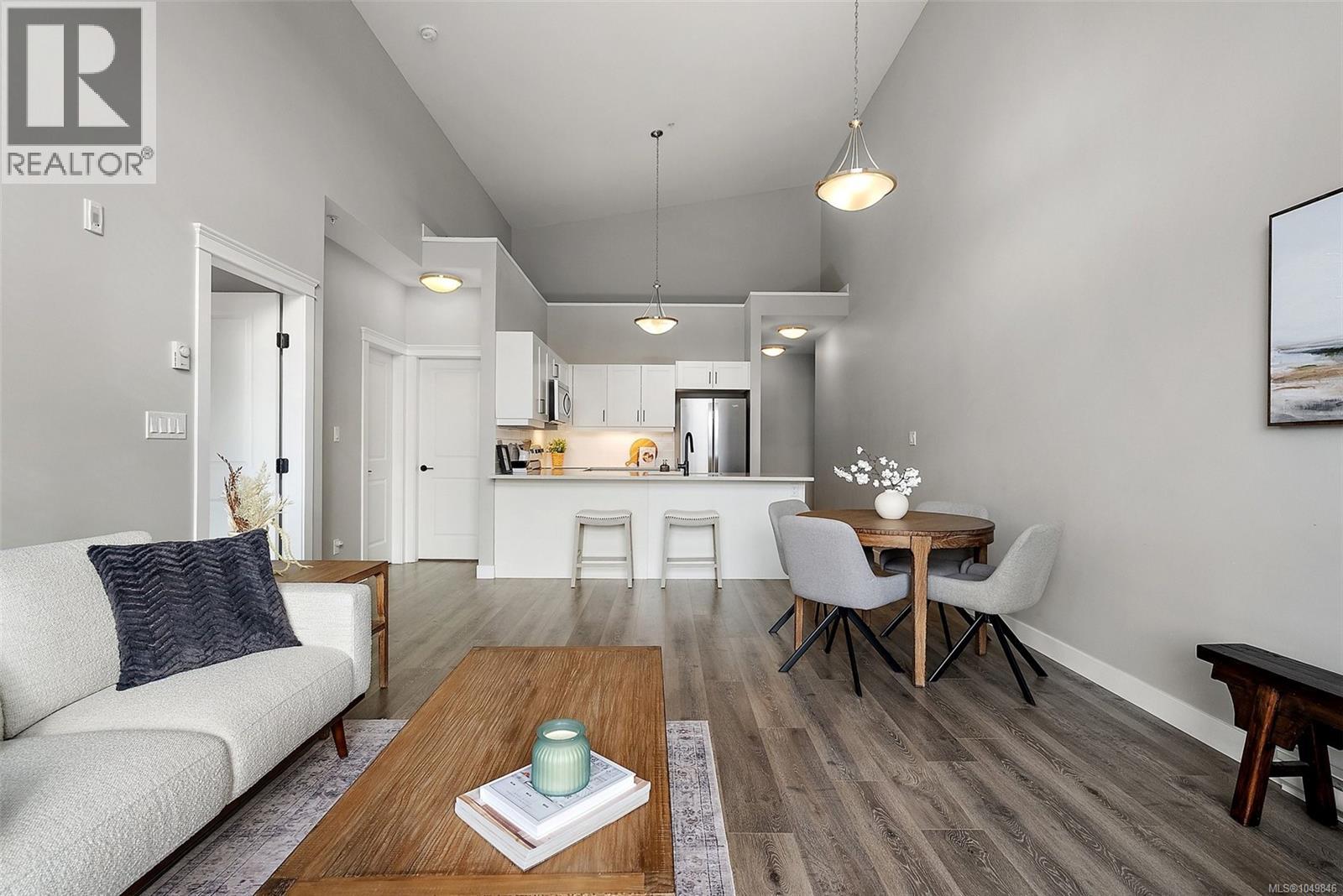 403 844 Goldstream Ave Property Photo 6