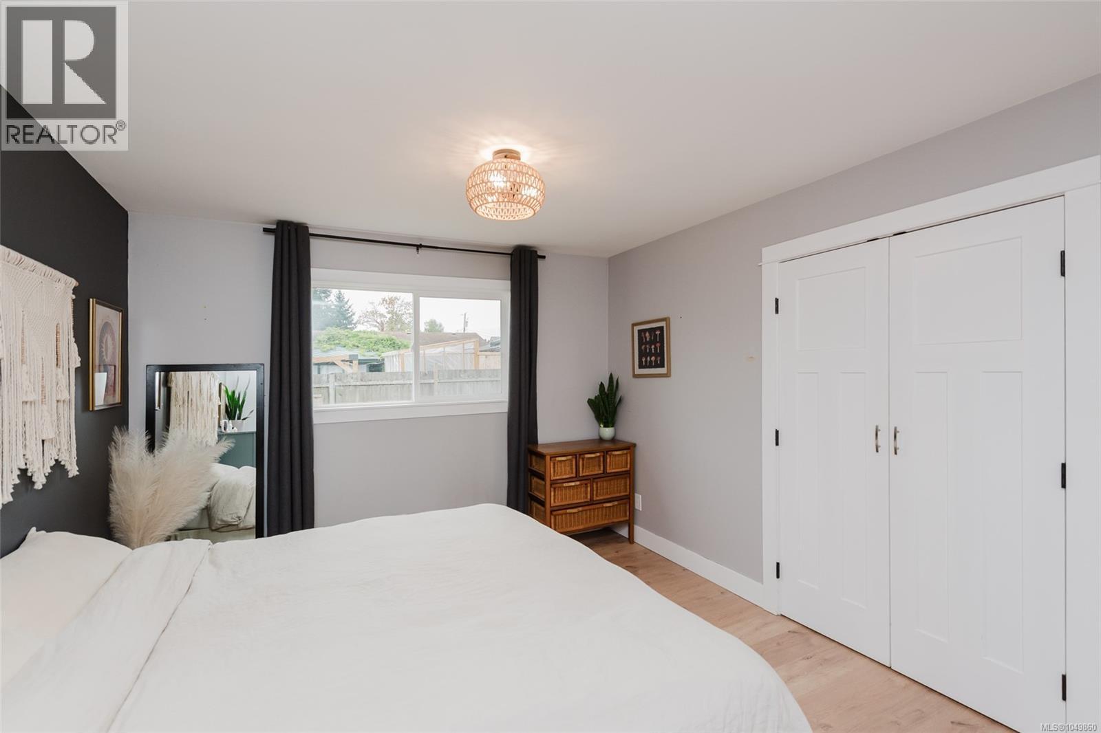 2086 Eardley Rd Property Photo 21