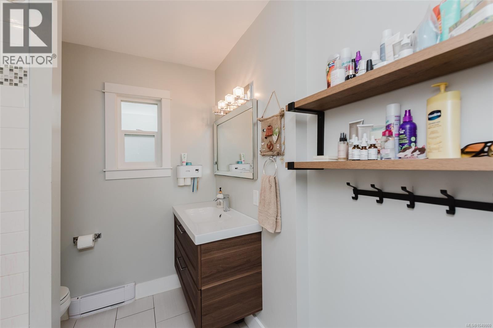 2086 Eardley Rd Property Photo 24