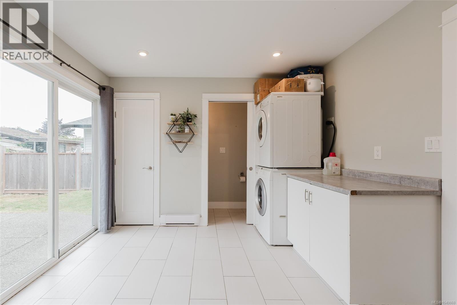2086 Eardley Rd Property Photo 25