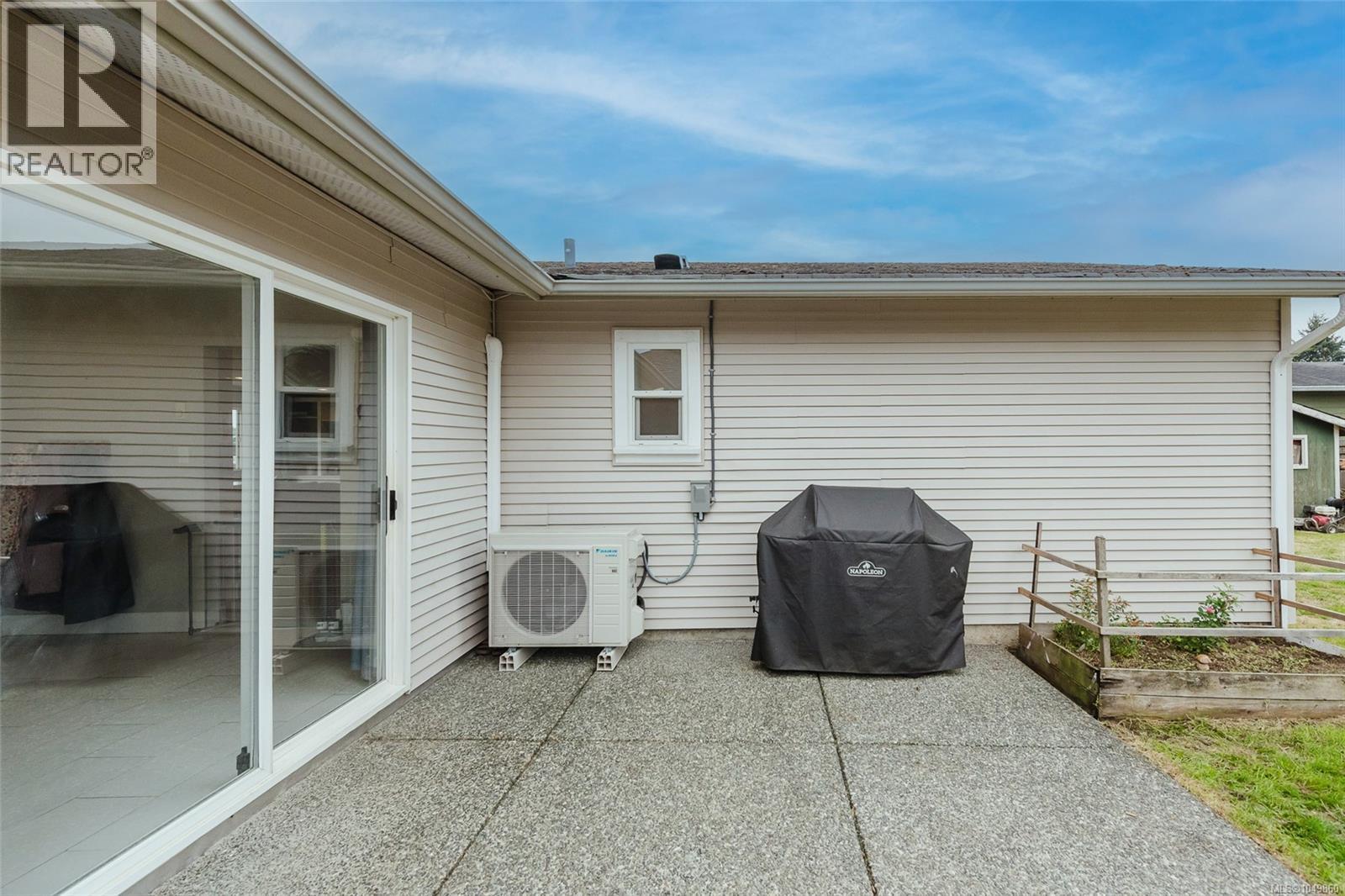 2086 Eardley Rd Property Photo 27