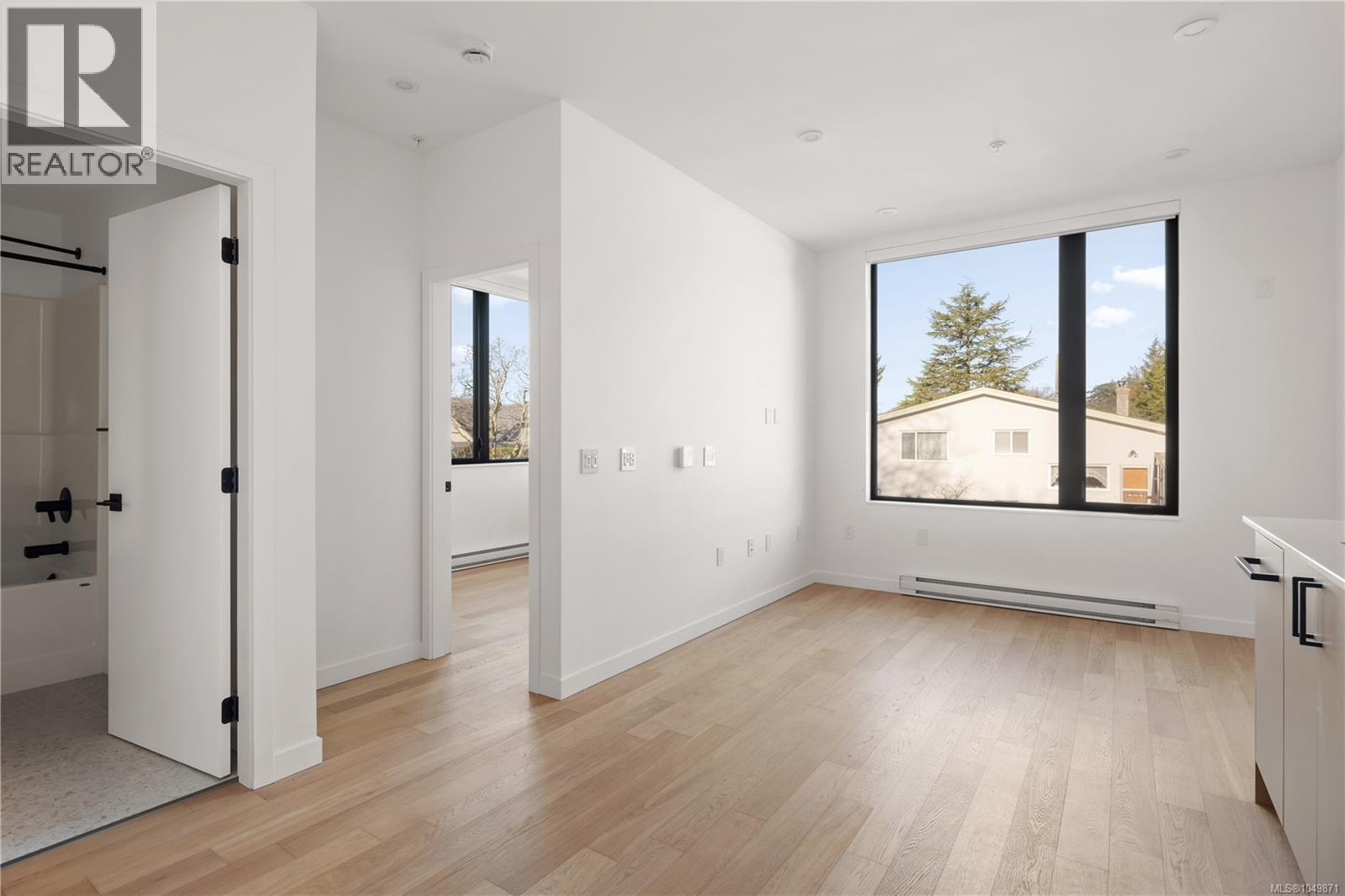 10 907 Redfern St Property Photo 11