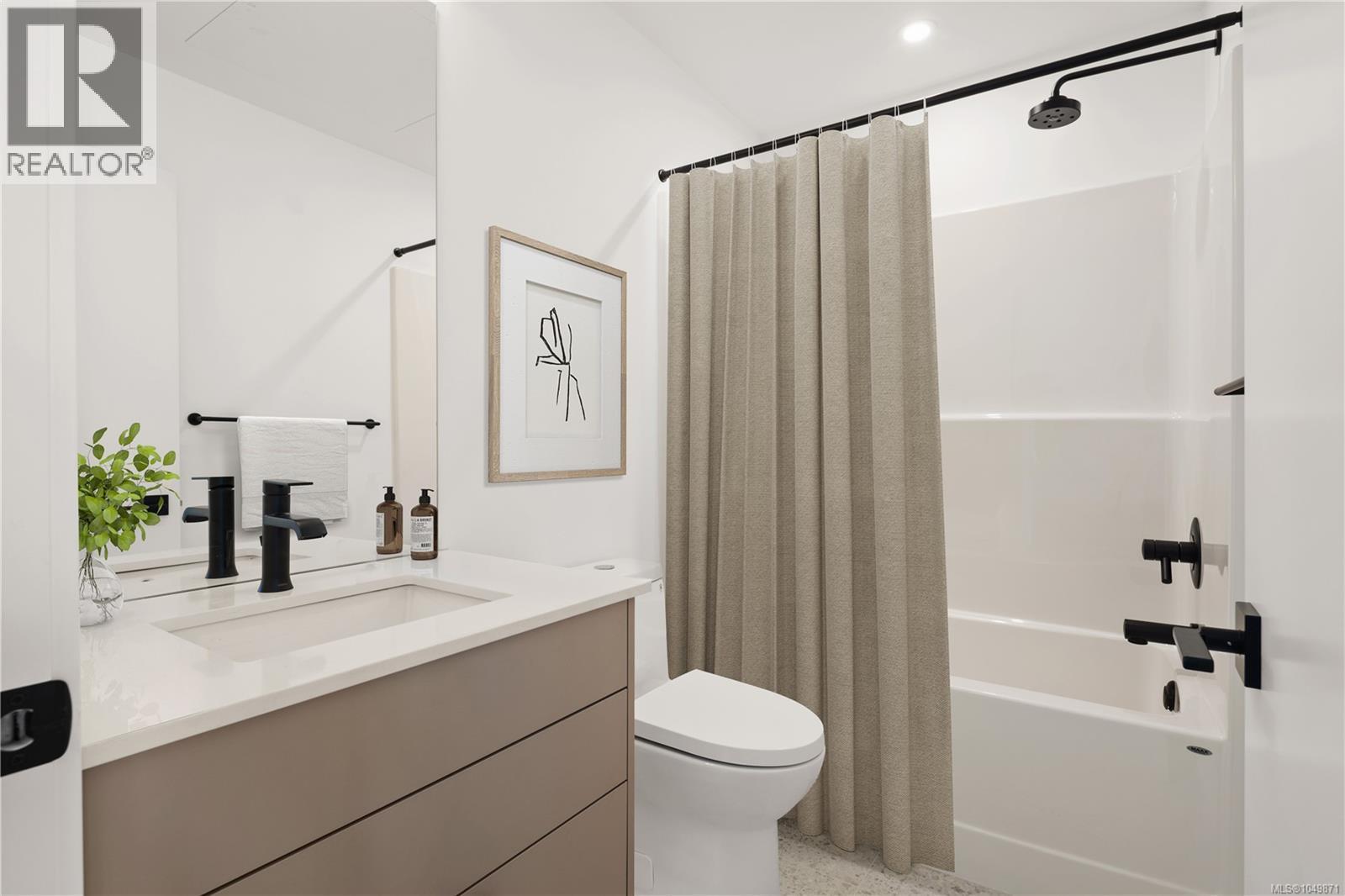 10 907 Redfern St Property Photo 15