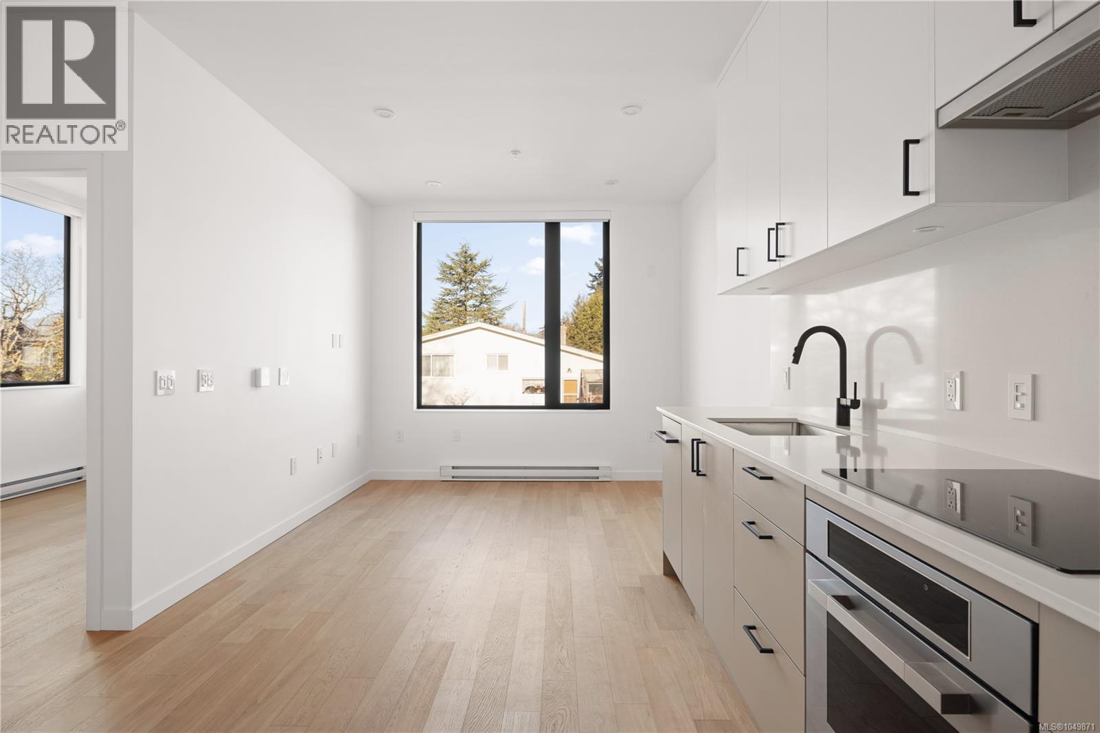 10 907 Redfern St Property Photo 16