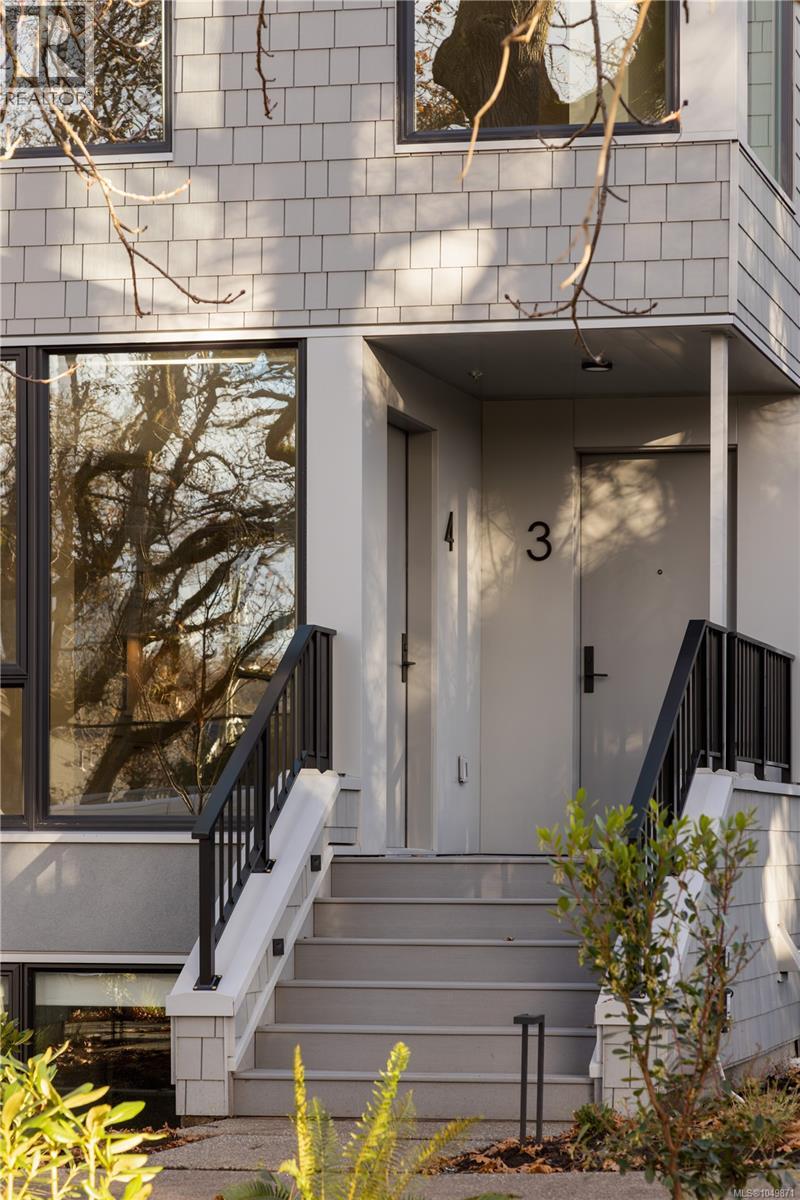 10 907 Redfern St Property Photo 19