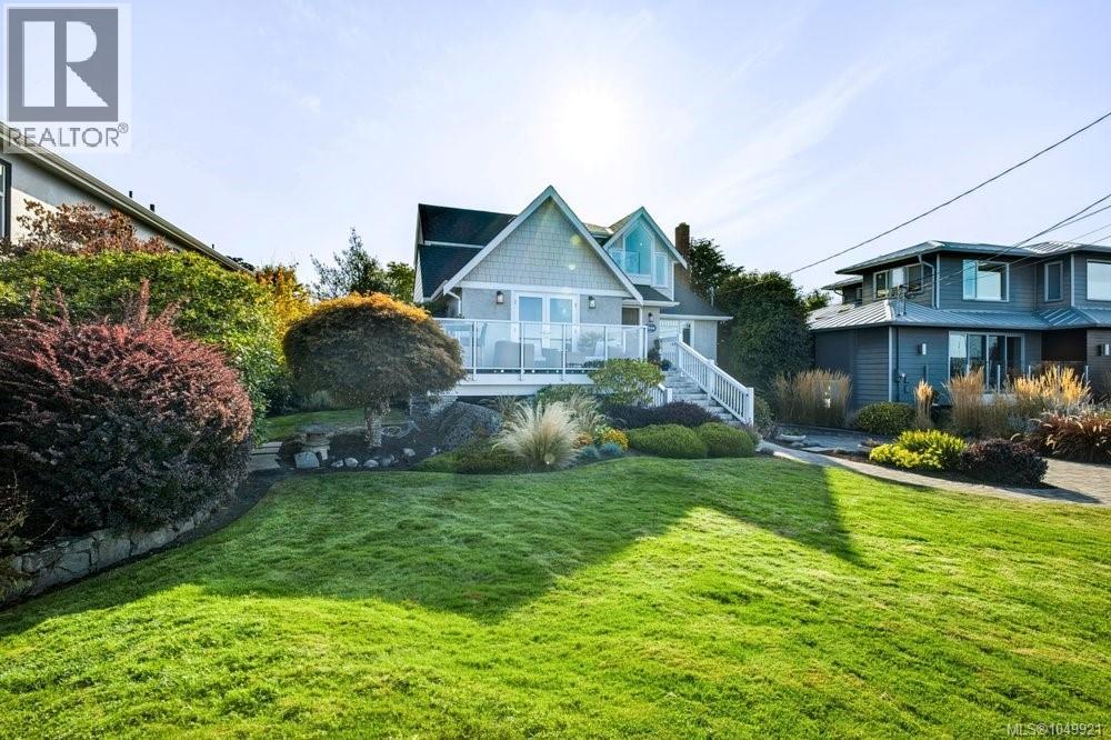 1244 Beach Dr Property Photo 5