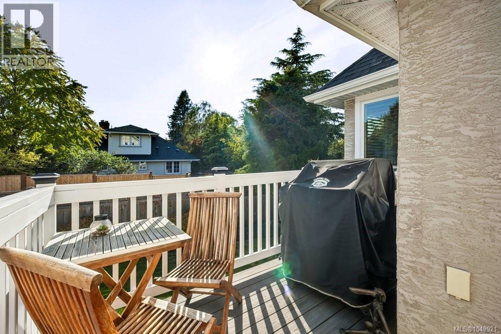 1244 Beach Dr Property Photo 23