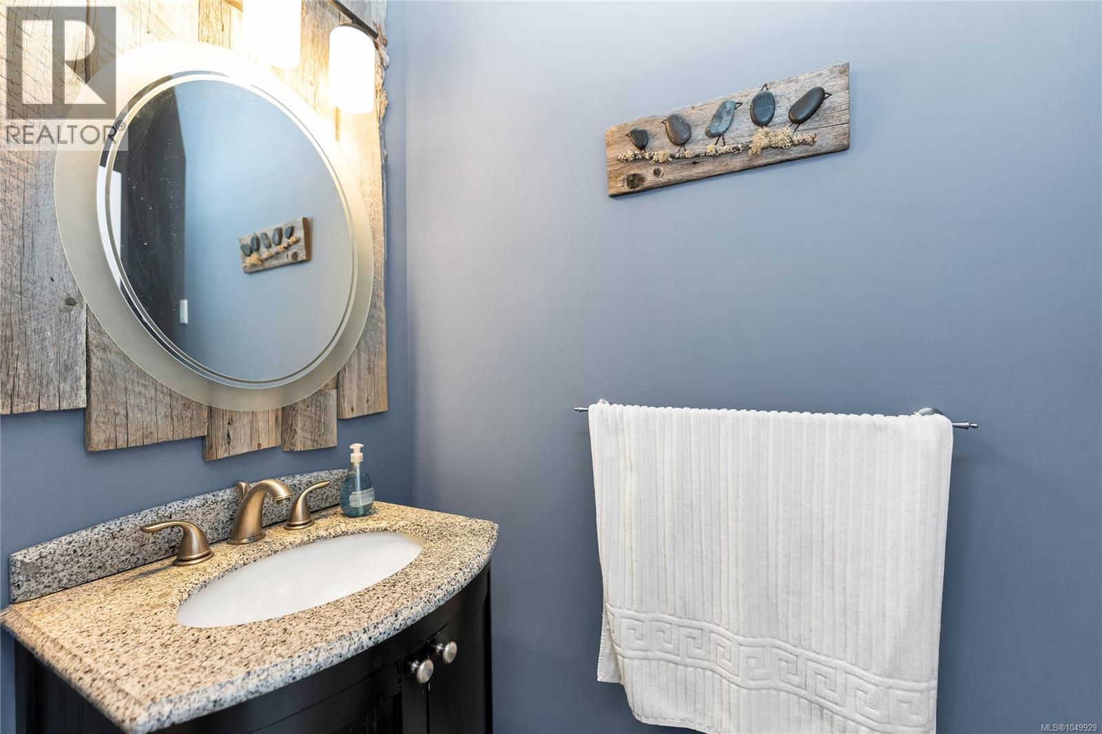 4151 Quadra St Property Photo 14