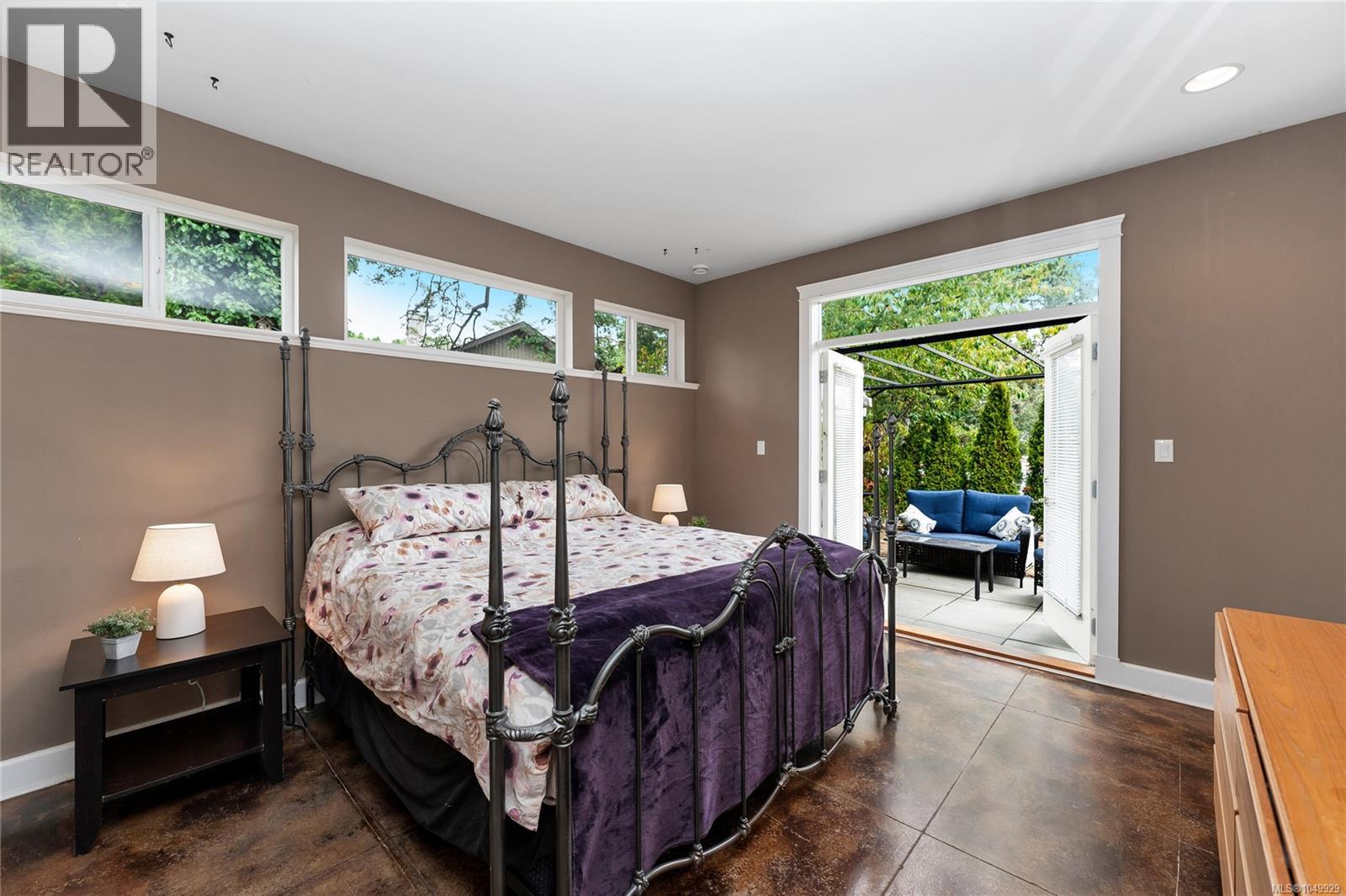 4151 Quadra St Property Photo 15