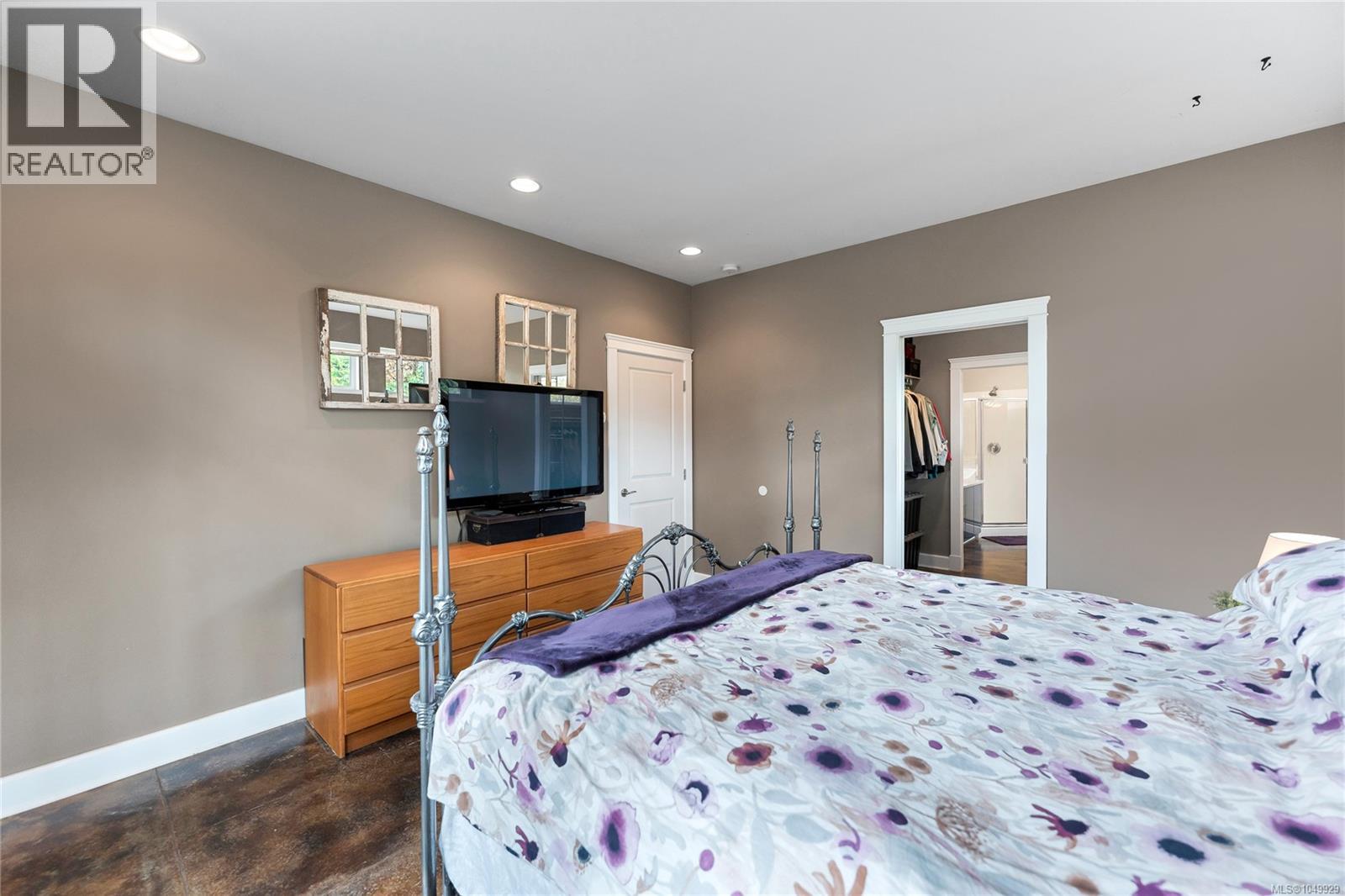 4151 Quadra St Property Photo 16