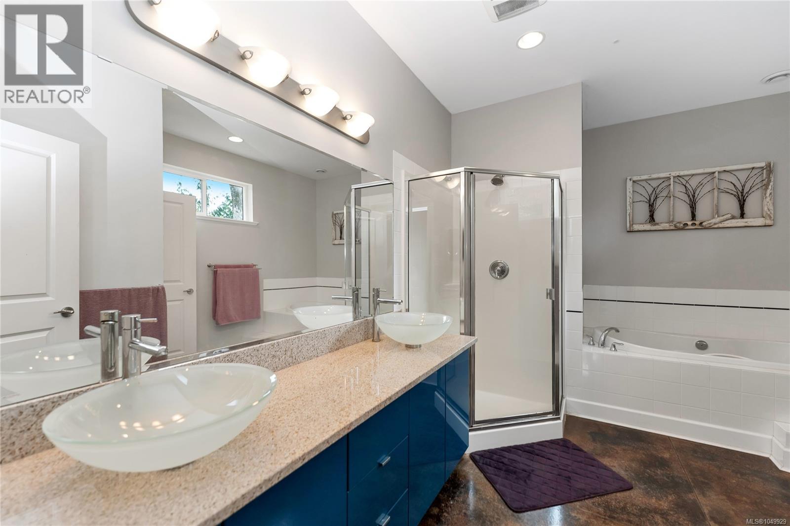 4151 Quadra St Property Photo 19