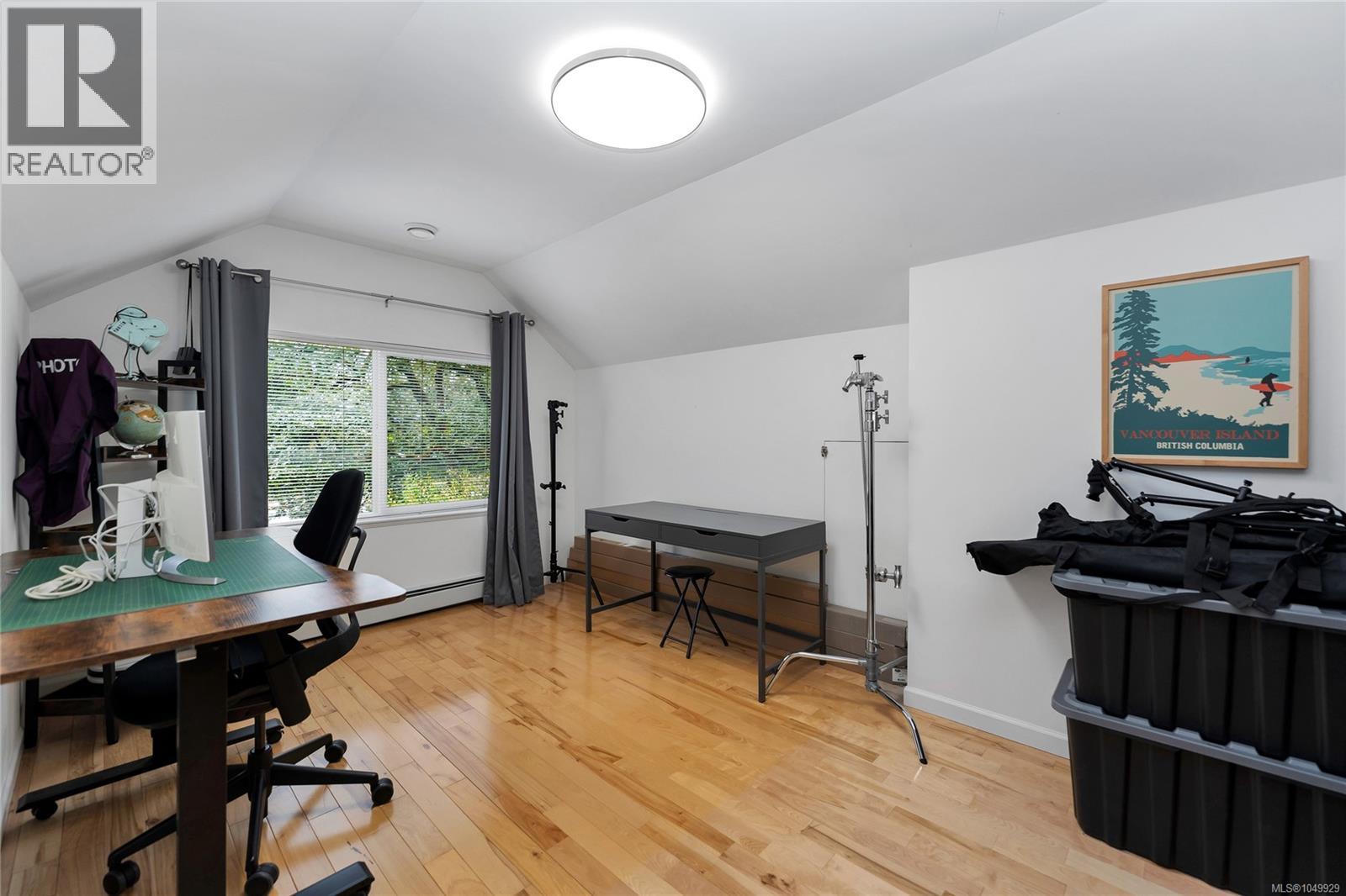 4151 Quadra St Property Photo 28