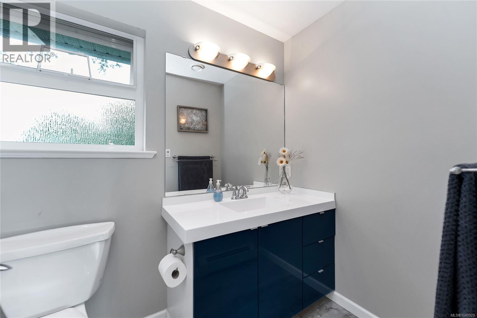 4151 Quadra St Property Photo 31