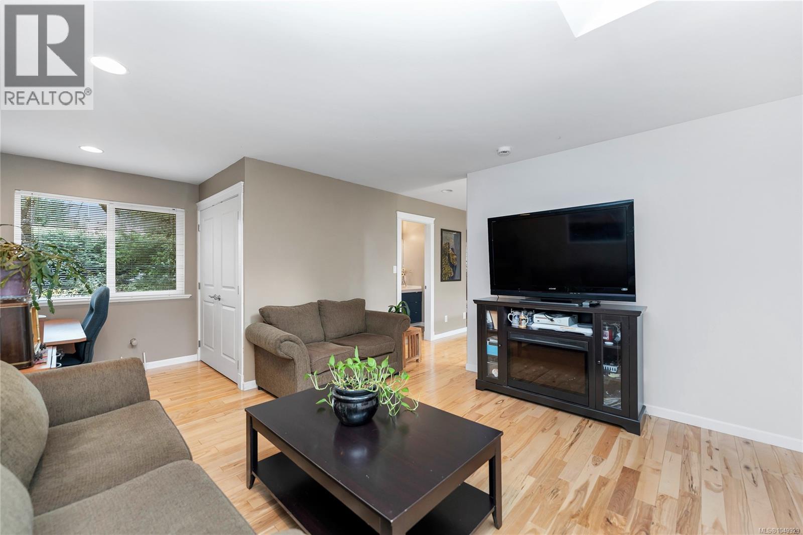 4151 Quadra St Property Photo 34