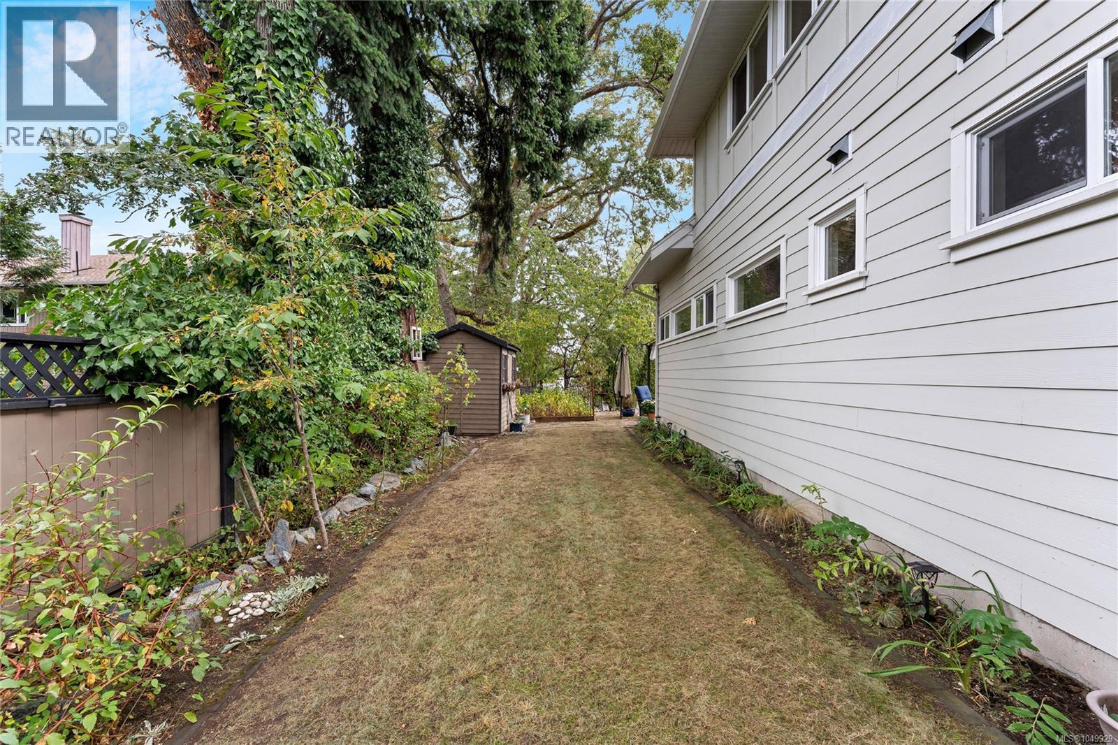 4151 Quadra St Property Photo 42