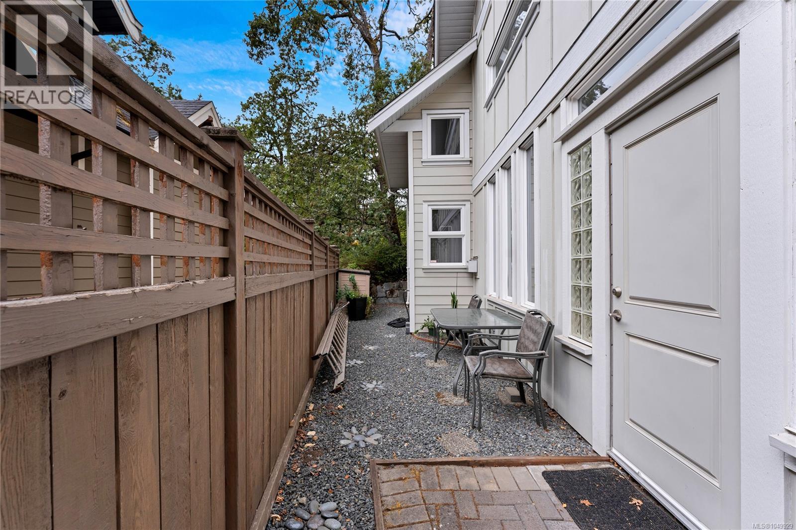 4151 Quadra St Property Photo 43