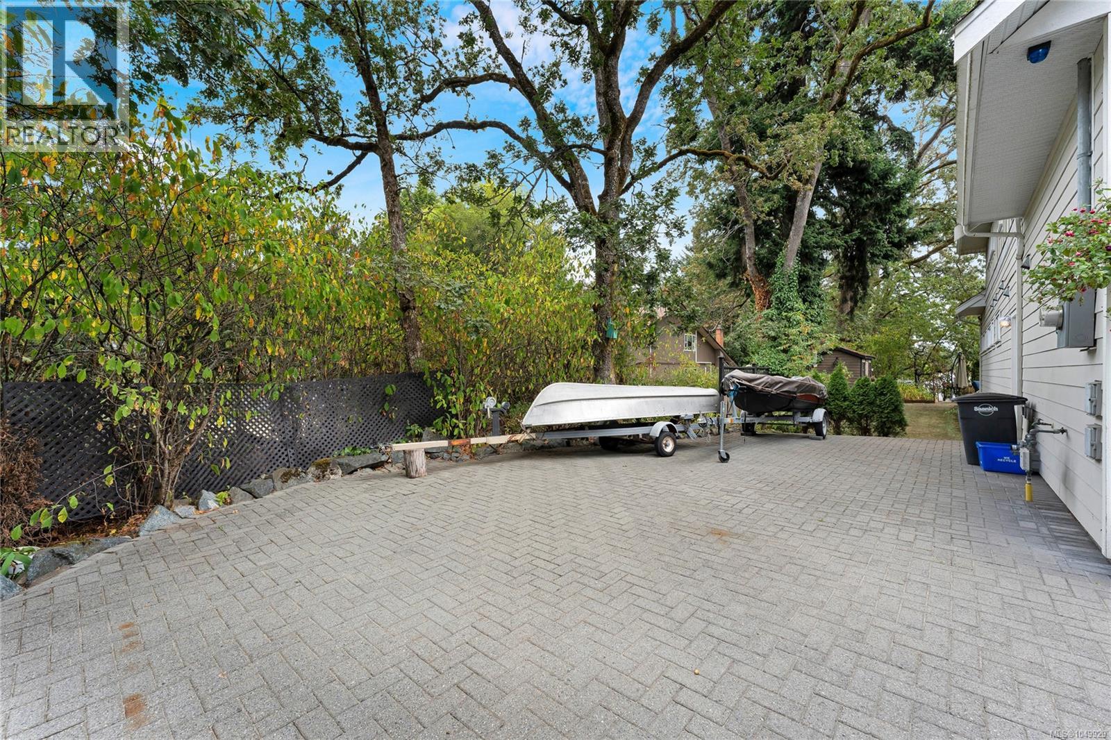 4151 Quadra St Property Photo 44