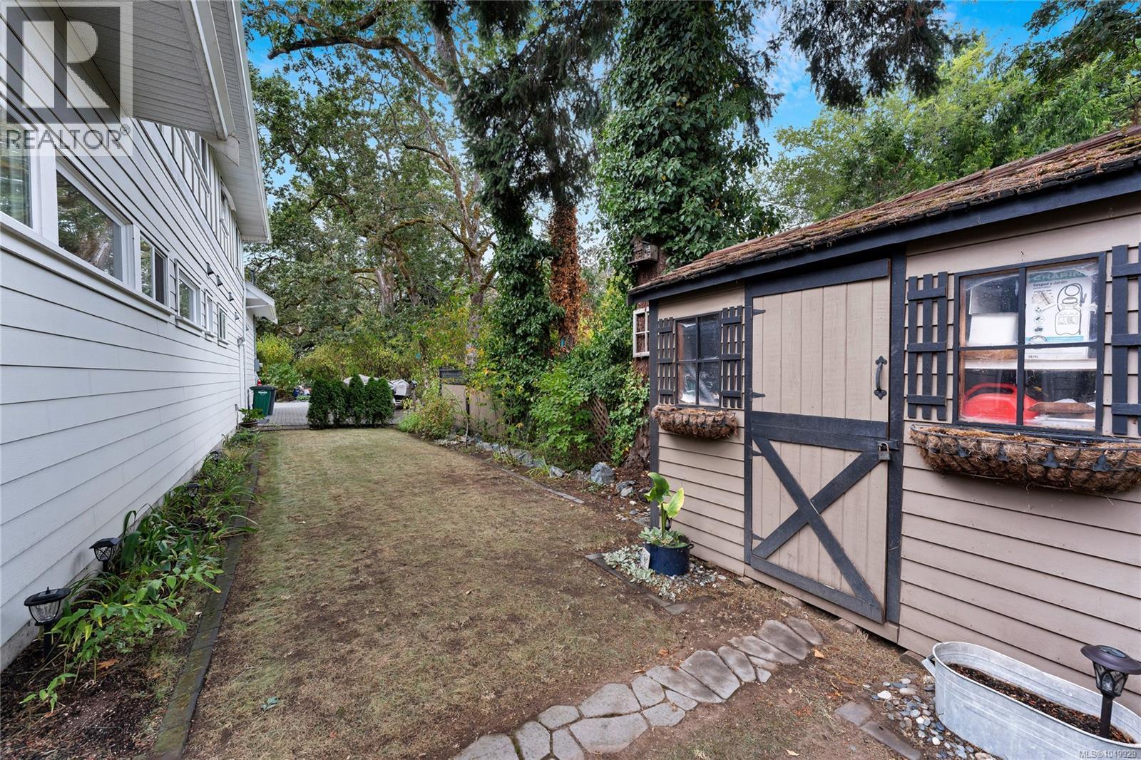 4151 Quadra St Property Photo 45