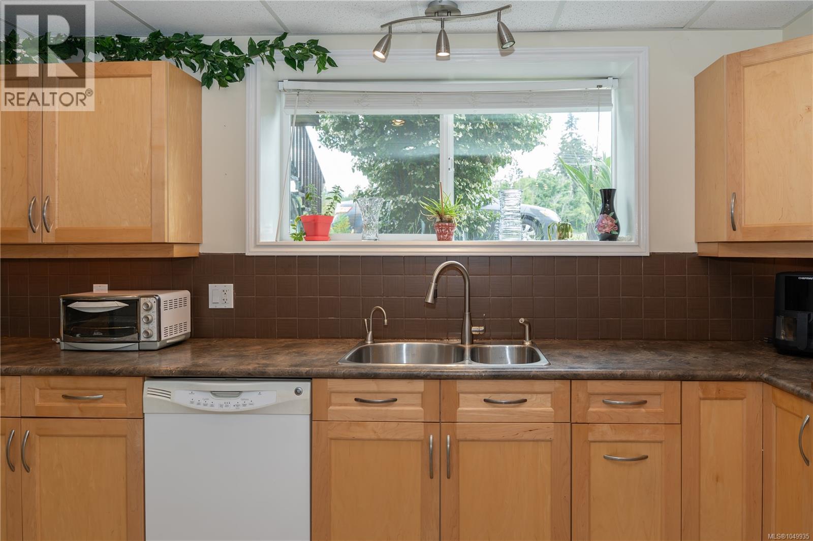 1777 Cecil St Property Photo 8