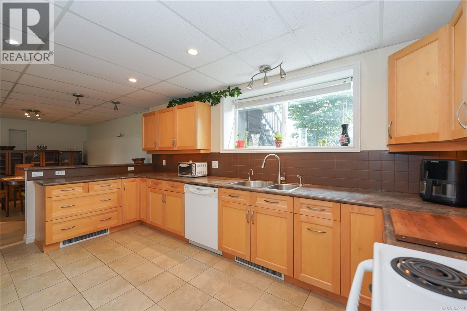 1777 Cecil St Property Photo 9