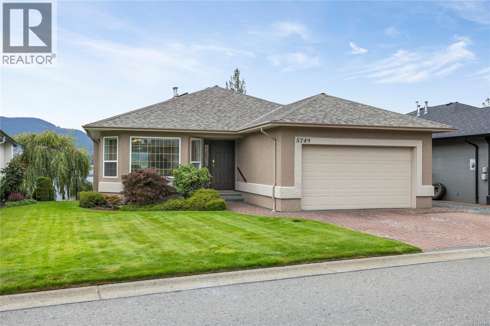 5749 Quarry Cres Property Photo 1