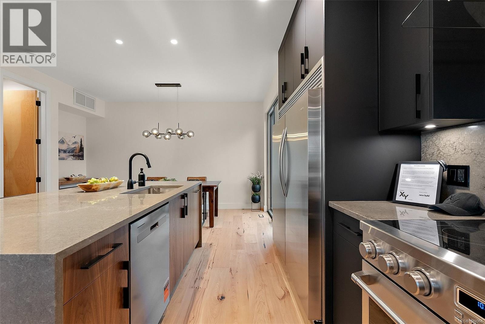 1 2215 Greenlands Rd Property Photo 17