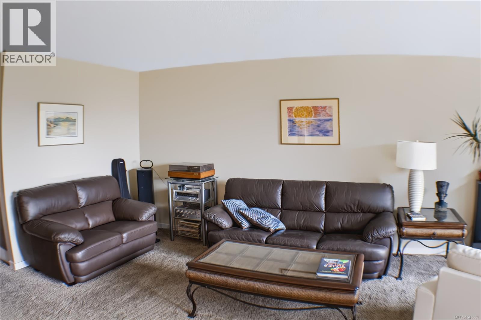 305 103 Gorge Rd E Property Photo 3