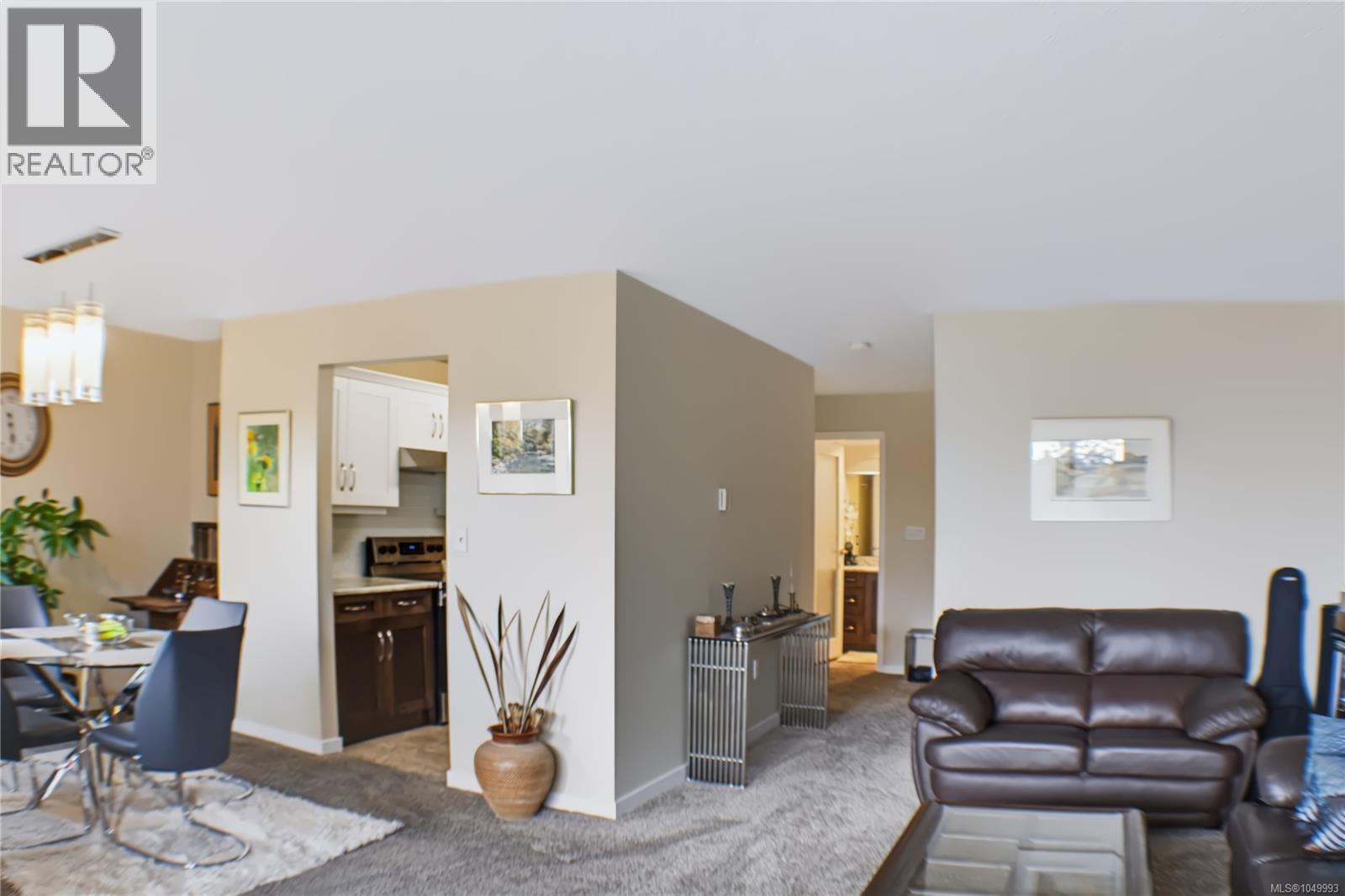 305 103 Gorge Rd E Property Photo 13