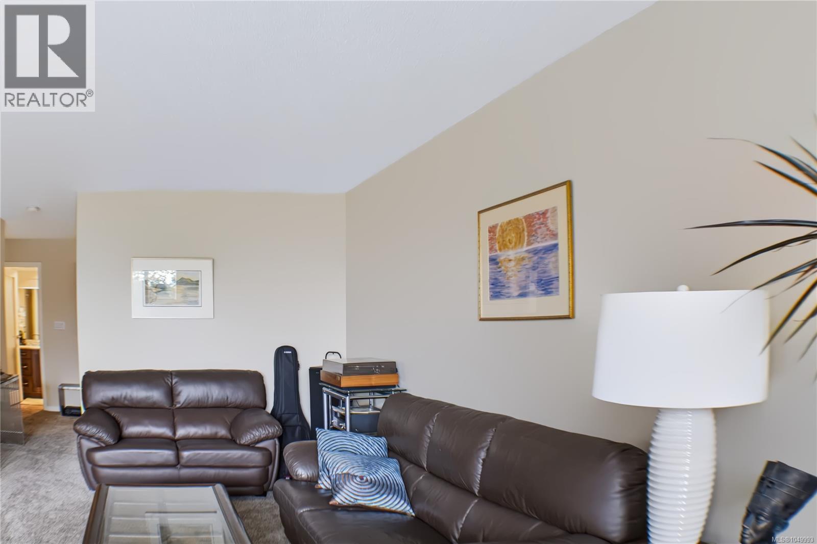 305 103 Gorge Rd E Property Photo 14