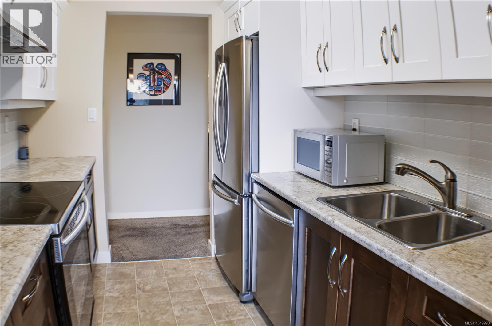 305 103 Gorge Rd E Property Photo 22