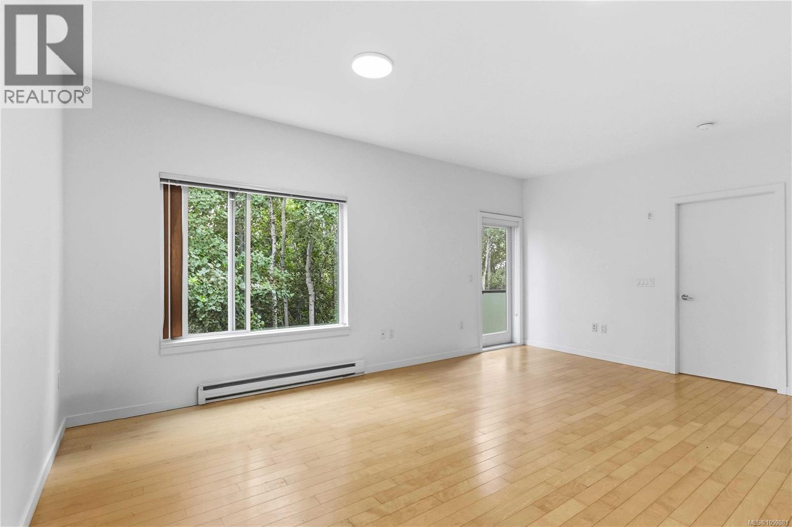203 4050 Douglas St Property Photo 14