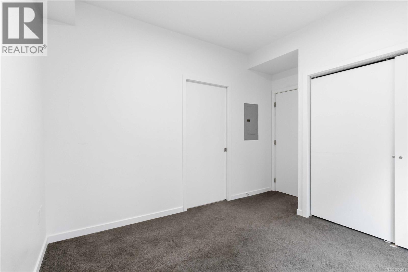 203 4050 Douglas St Property Photo 22