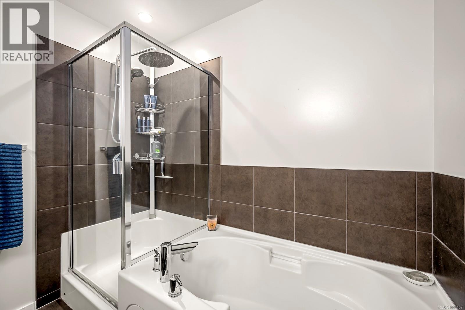 17 700 Lancaster Way Property Photo 13