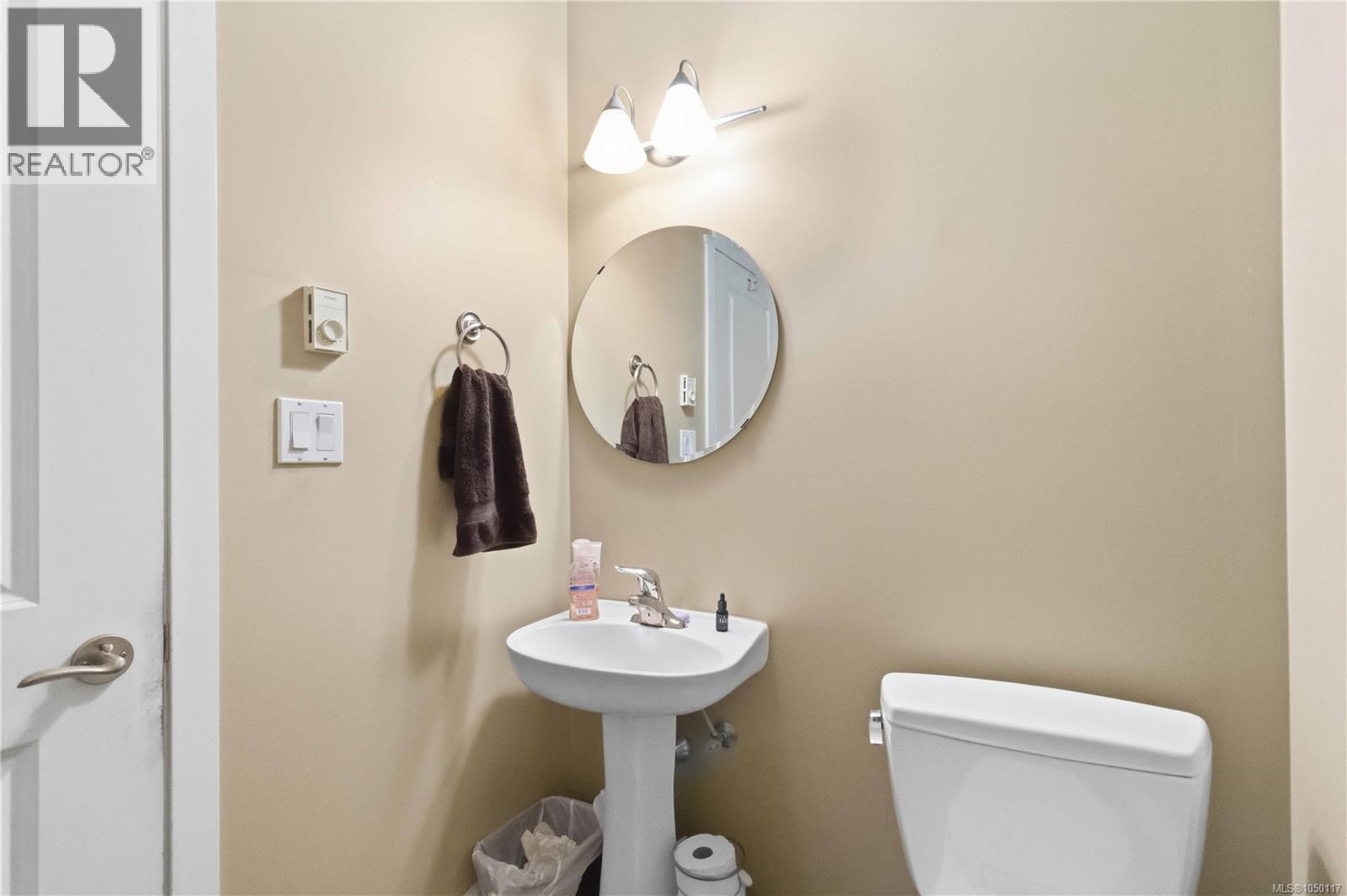 2365 Demamiel Dr Property Photo 12