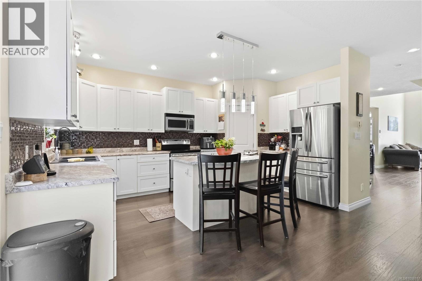 2365 Demamiel Dr Property Photo 15