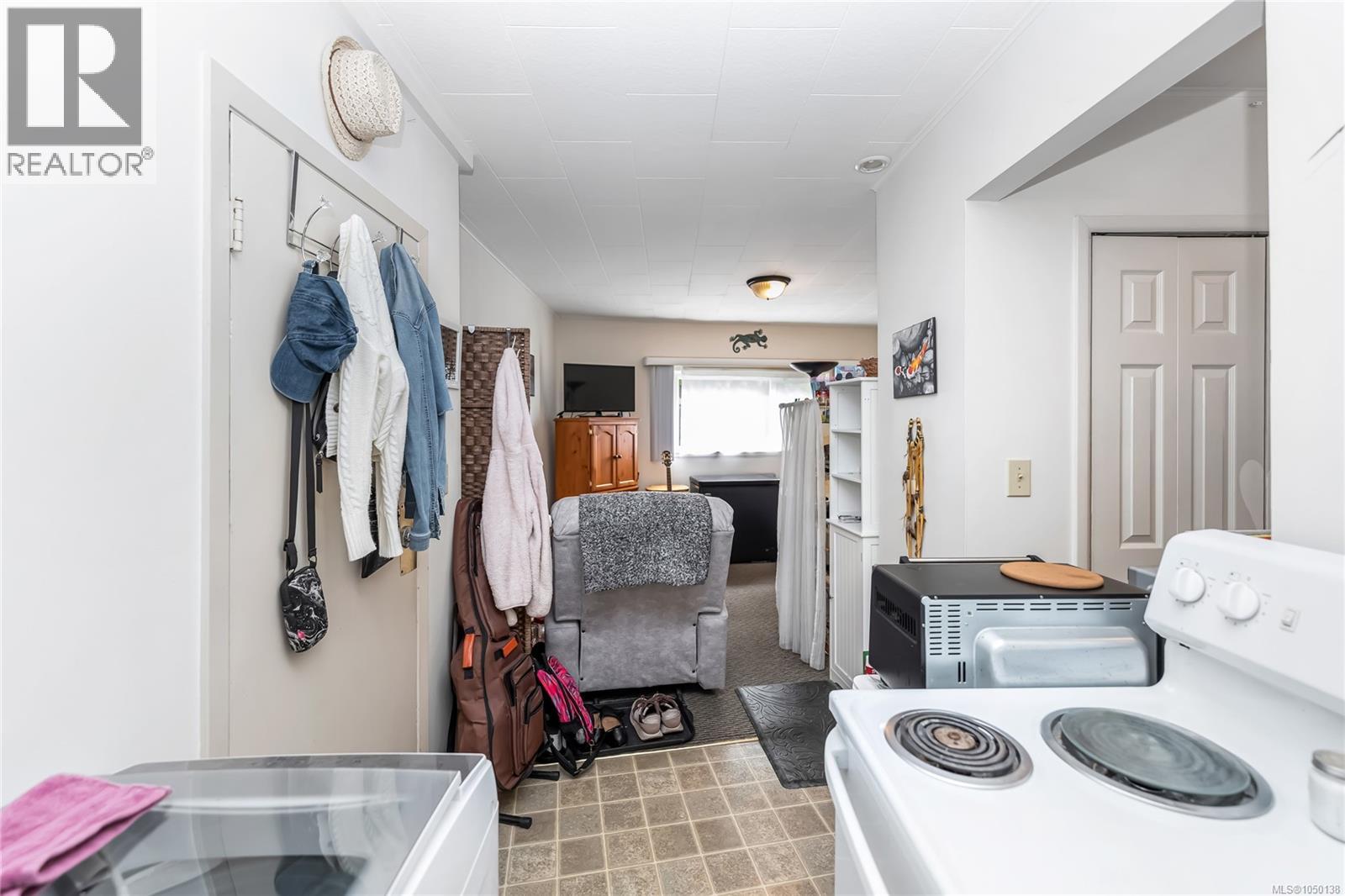 171 Canada Ave Property Photo 25