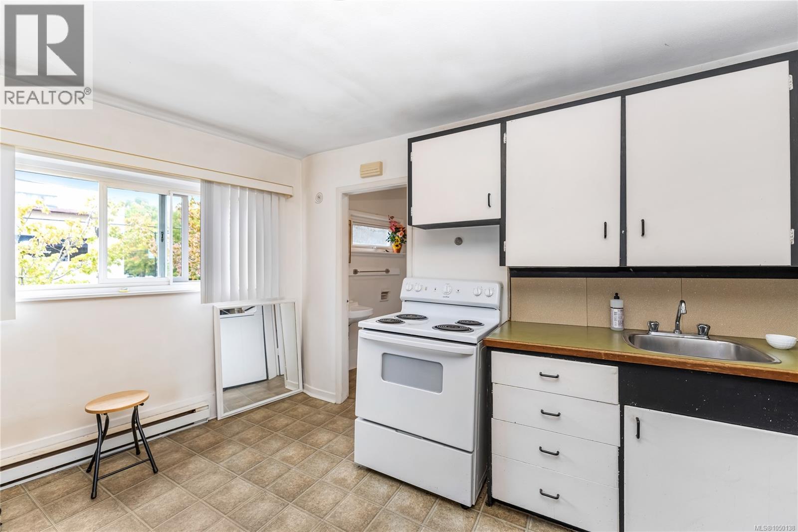171 Canada Ave Property Photo 44