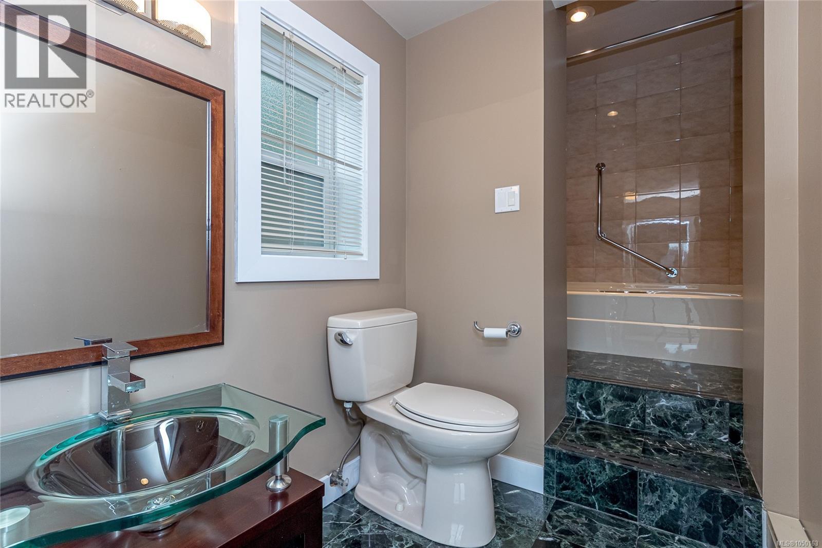 526 Bayview Pl Property Photo 27