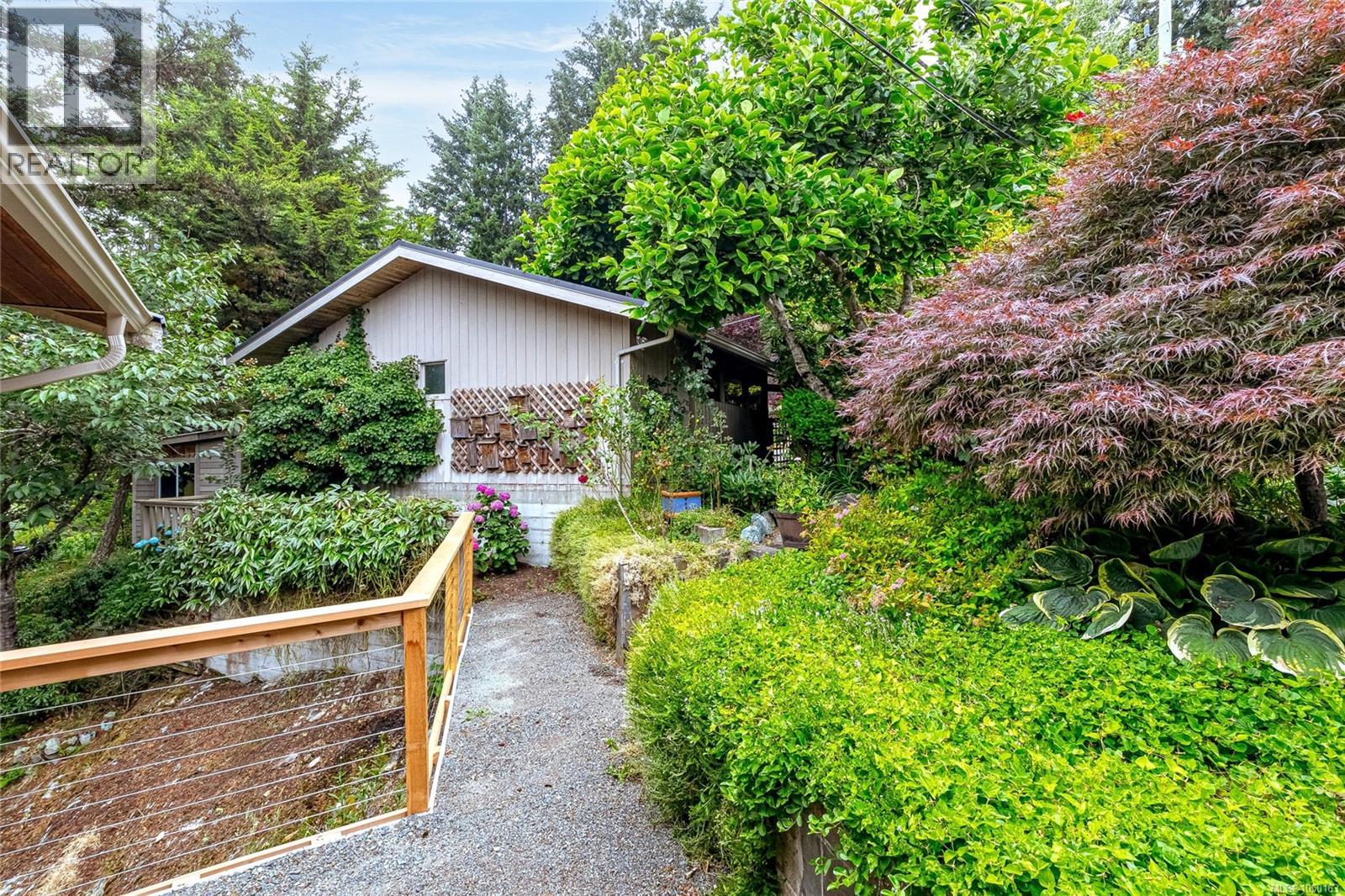 526 Bayview Pl Property Photo 32