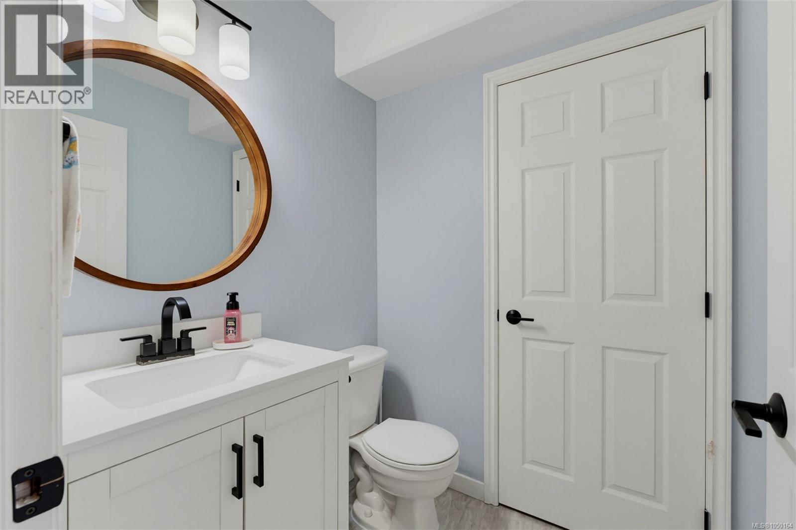 4 2563 Millstream Rd Property Photo 15