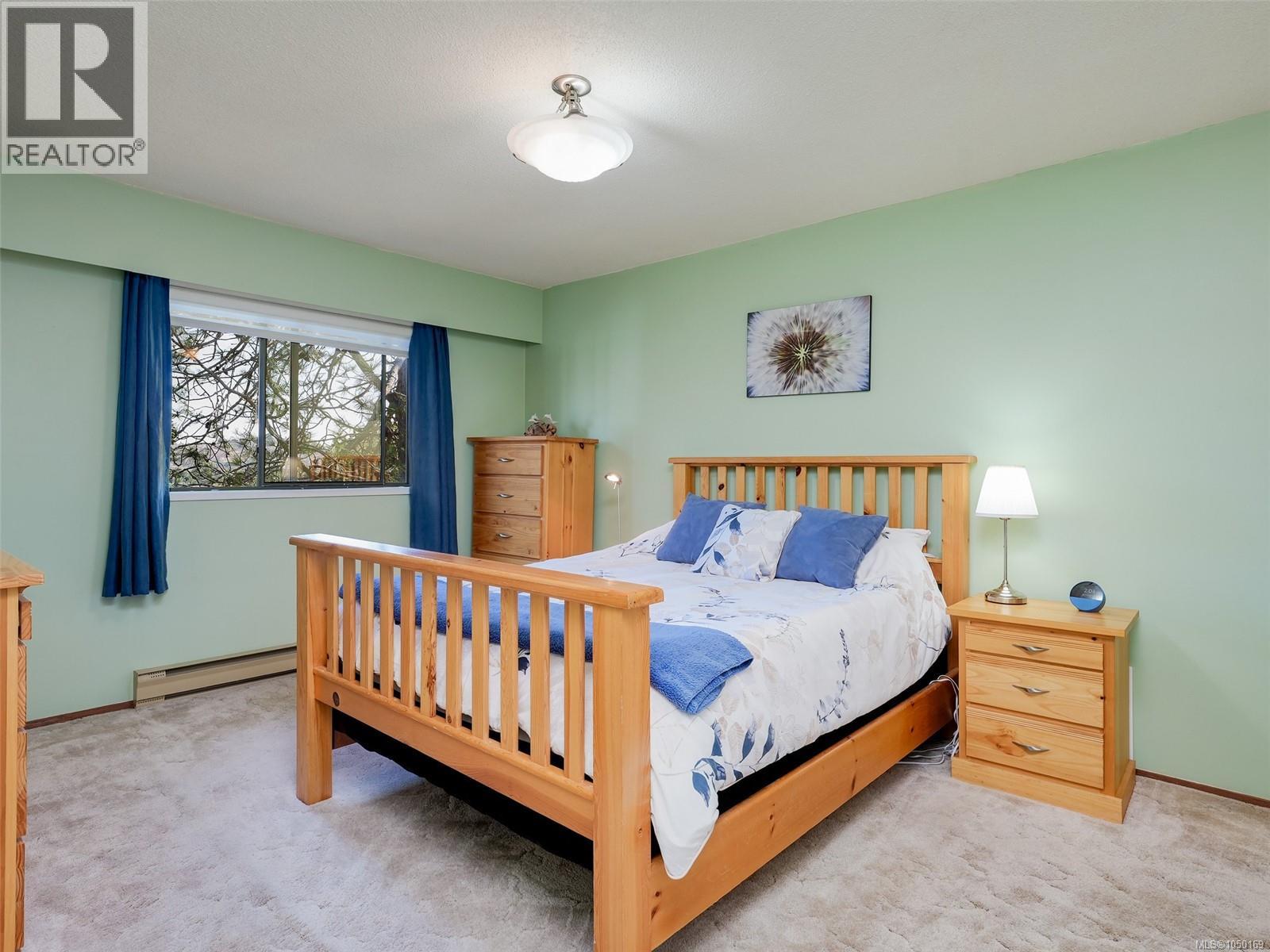 312 3962 Cedar Hill Rd Property Photo 11