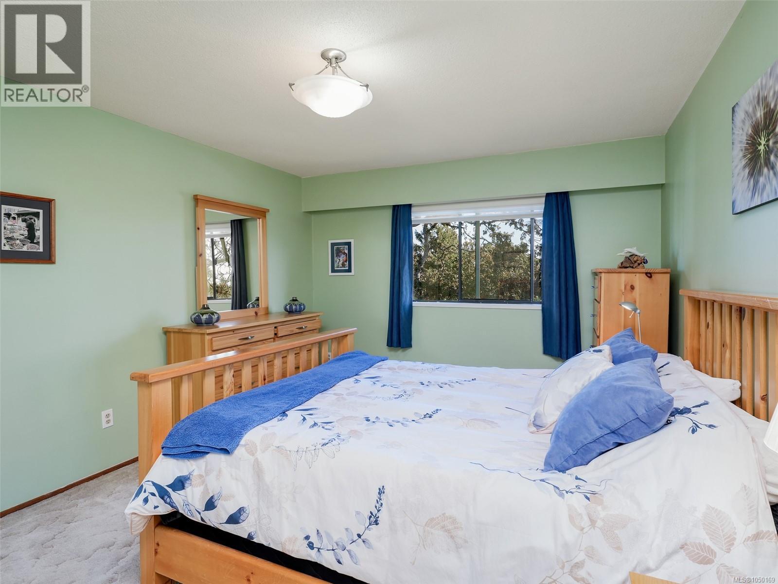 312 3962 Cedar Hill Rd Property Photo 12