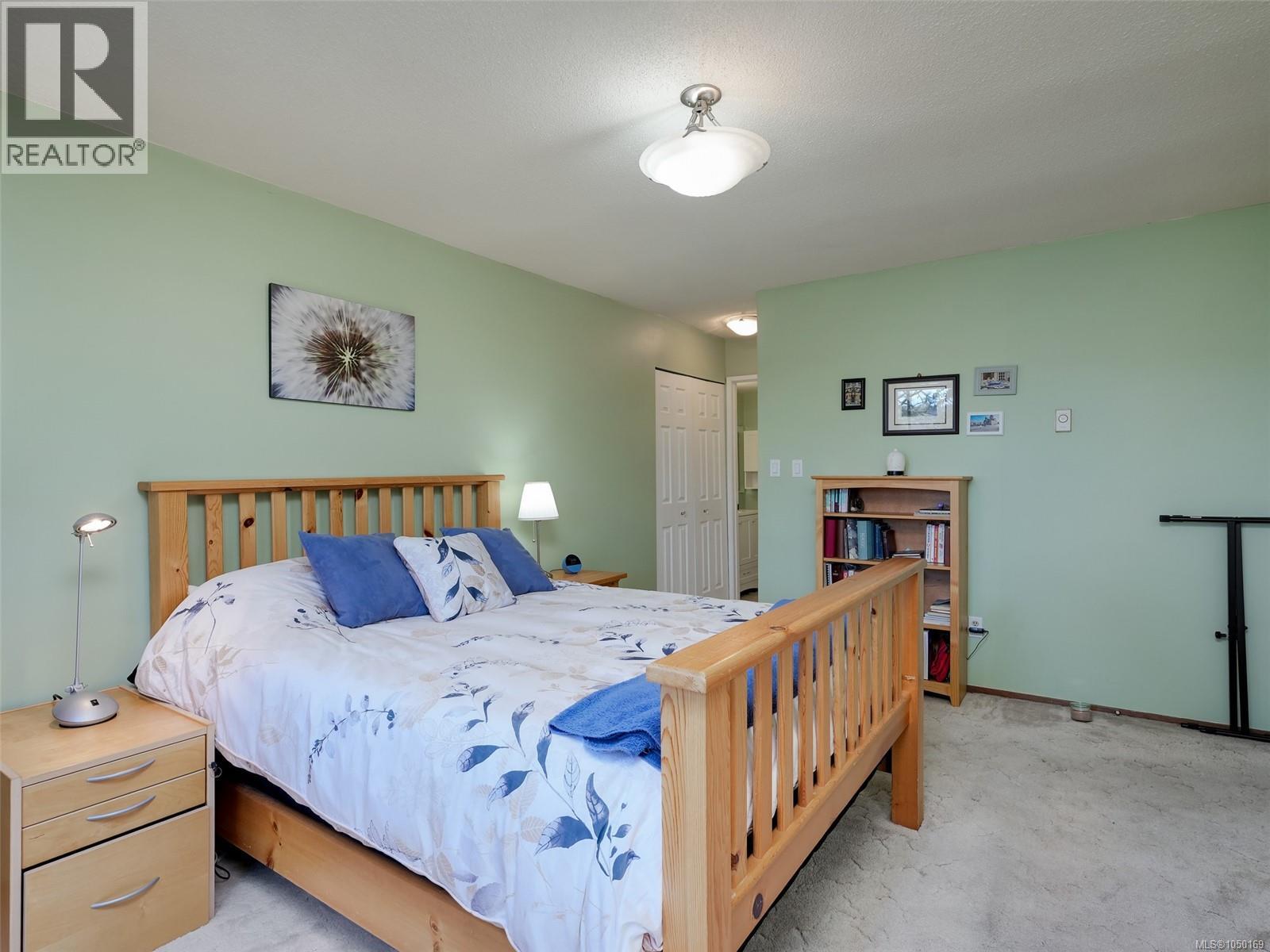 312 3962 Cedar Hill Rd Property Photo 13