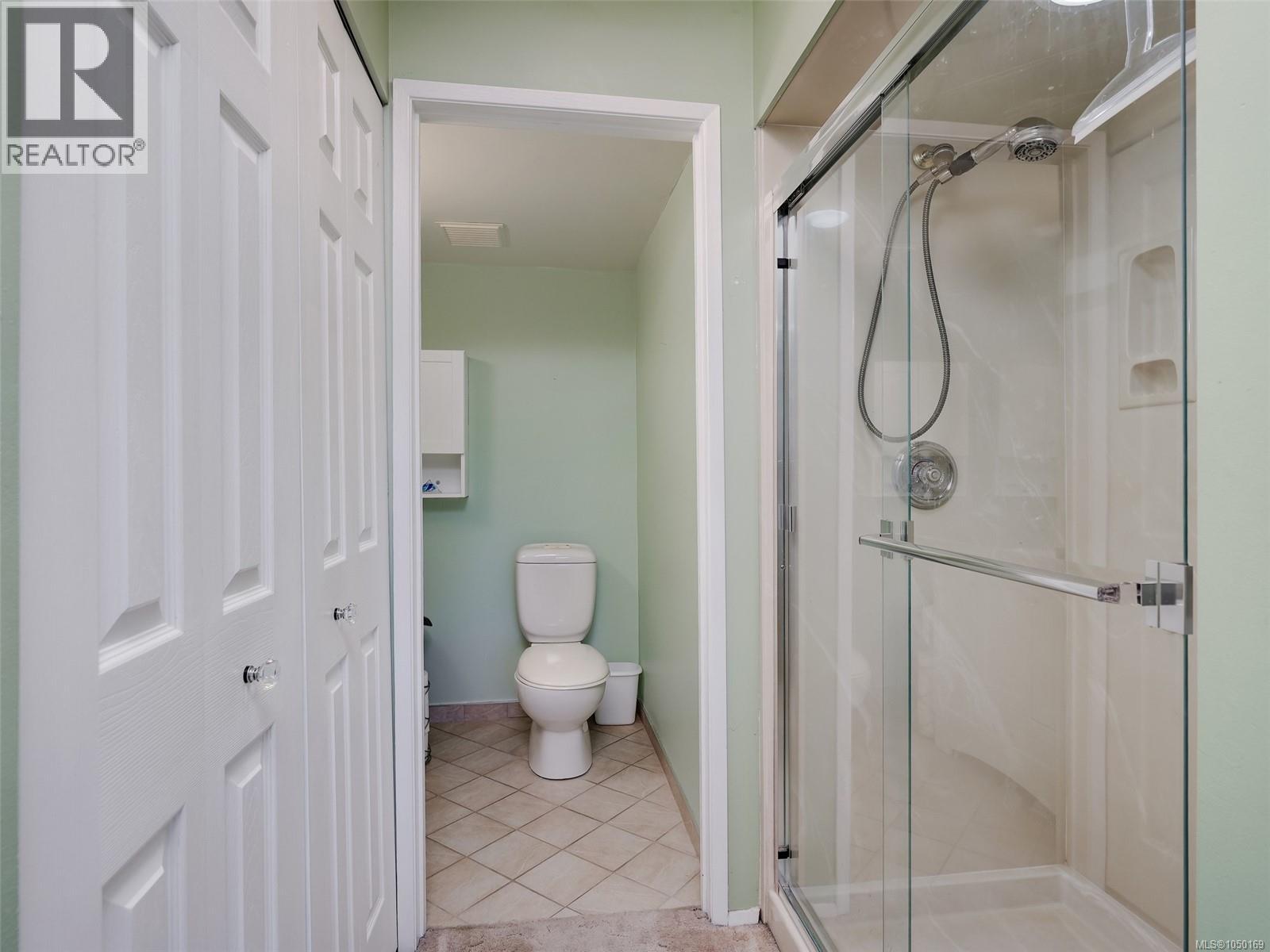 312 3962 Cedar Hill Rd Property Photo 14