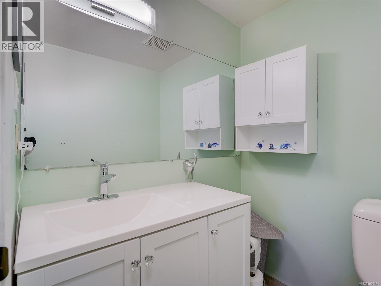 312 3962 Cedar Hill Rd Property Photo 15